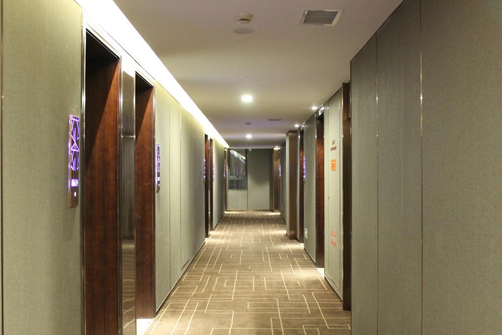 Gallery F Hotel Wuhan Zewnętrze zdjęcie