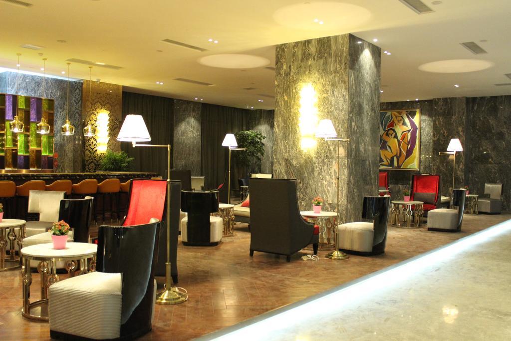 Gallery F Hotel Wuhan Zewnętrze zdjęcie