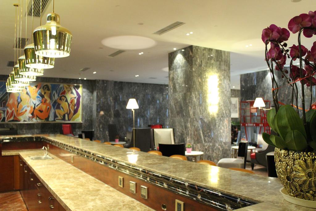 Gallery F Hotel Wuhan Zewnętrze zdjęcie