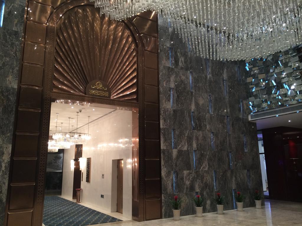 Gallery F Hotel Wuhan Zewnętrze zdjęcie