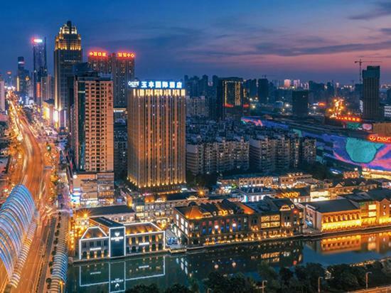 Gallery F Hotel Wuhan Zewnętrze zdjęcie