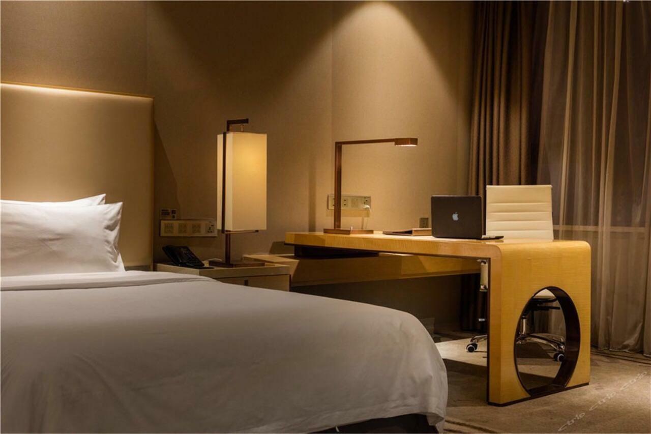 Gallery F Hotel Wuhan Zewnętrze zdjęcie