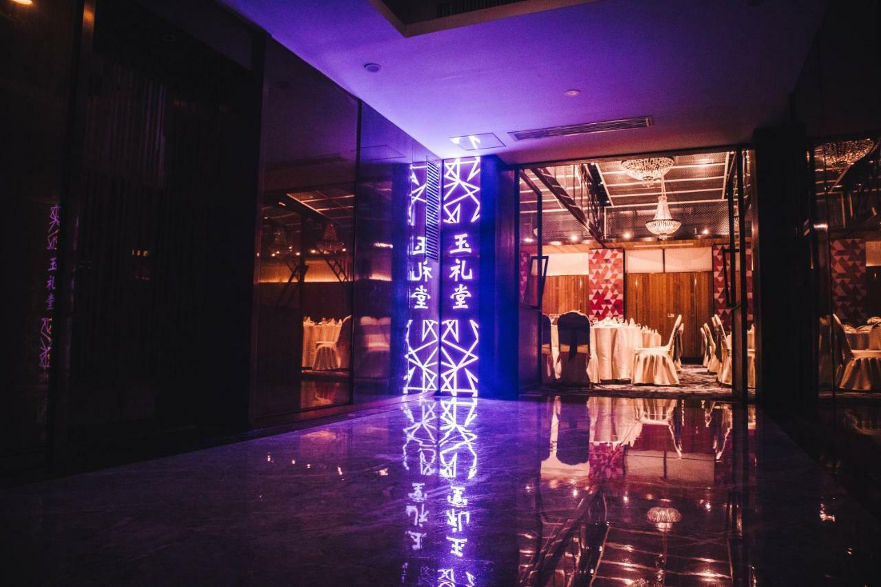 Gallery F Hotel Wuhan Zewnętrze zdjęcie