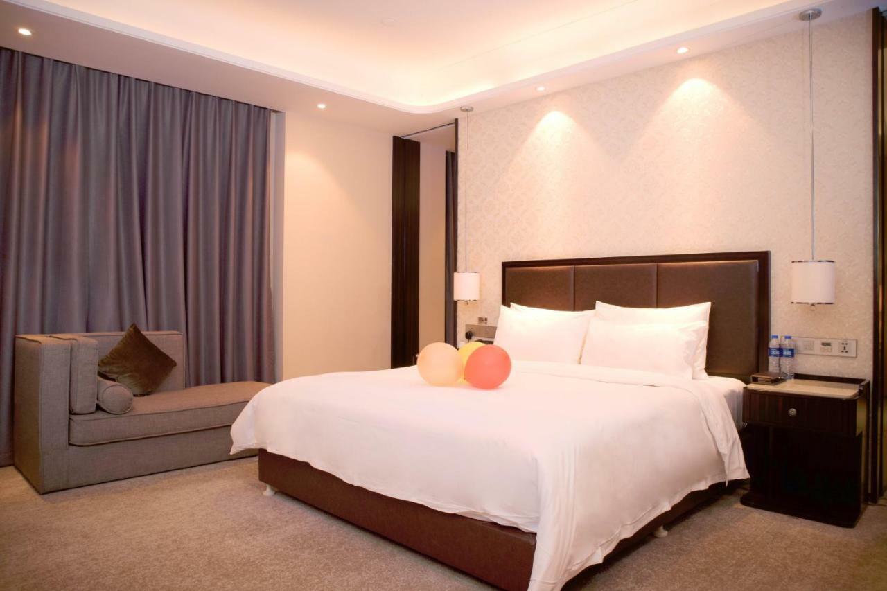 Gallery F Hotel Wuhan Zewnętrze zdjęcie