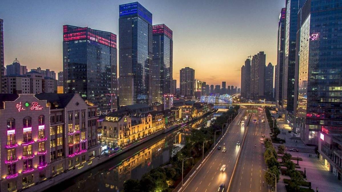 Gallery F Hotel Wuhan Zewnętrze zdjęcie