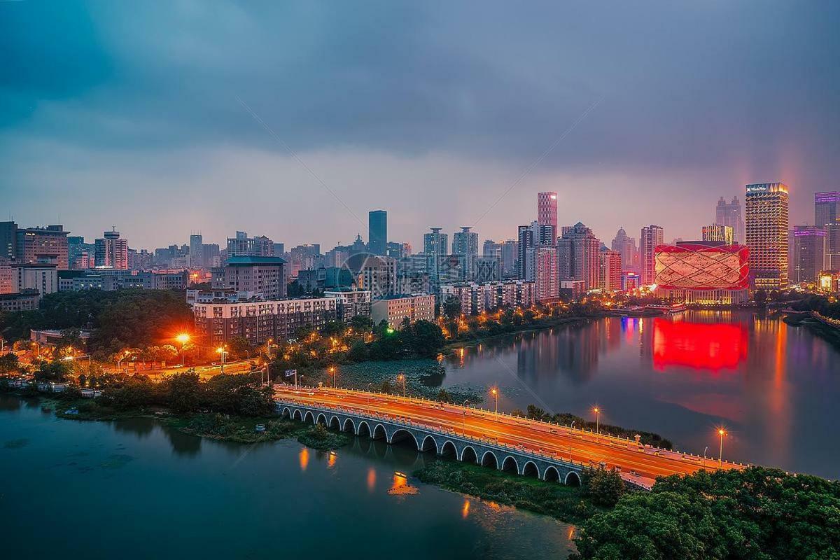Gallery F Hotel Wuhan Zewnętrze zdjęcie